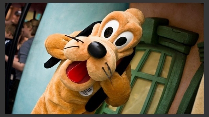 Pluto, la mascota de Micky Mouse, tenía muchas ganas de dar un abrazo.
