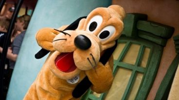 Pluto, la mascota de Micky Mouse, tenía muchas ganas de dar un abrazo.