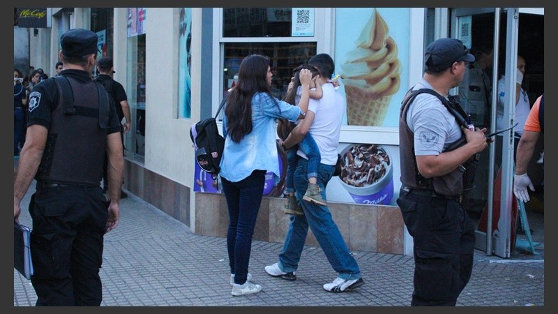 En la casa de comidas había niños que fueron retirados del lugar luego del accidente.