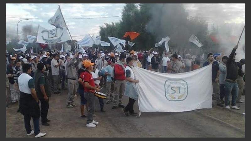 Este lunes los trabajadores realizaron varios piquetes.