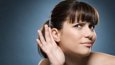 Se ajusta a la cavidad auditiva donde sustituye tímpano y cadena de huesecillos.
