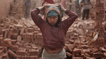 Un retrato de una joven en Nepal.