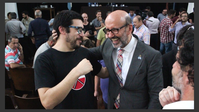 Héctor Floriani, rector ganador, sonríe minutos después de terminada la votación. 