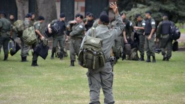 Imágenes del solicitado regreso de los gendarmes a Rosario.