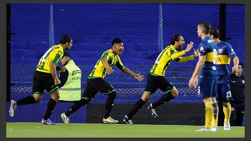 Aldosivi ganó por goleada en la Bombonera vacía.