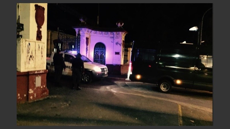 La salida de los primeros móviles desde la ex Rural. 