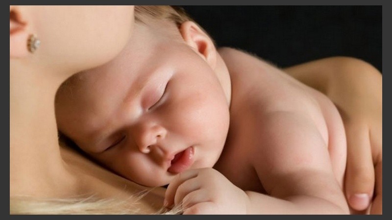 Algunos médicos abogan por una separación posterior, transcurrido al menos un minuto desde el parto o cuando cesaron las pulsaciones del cordón.