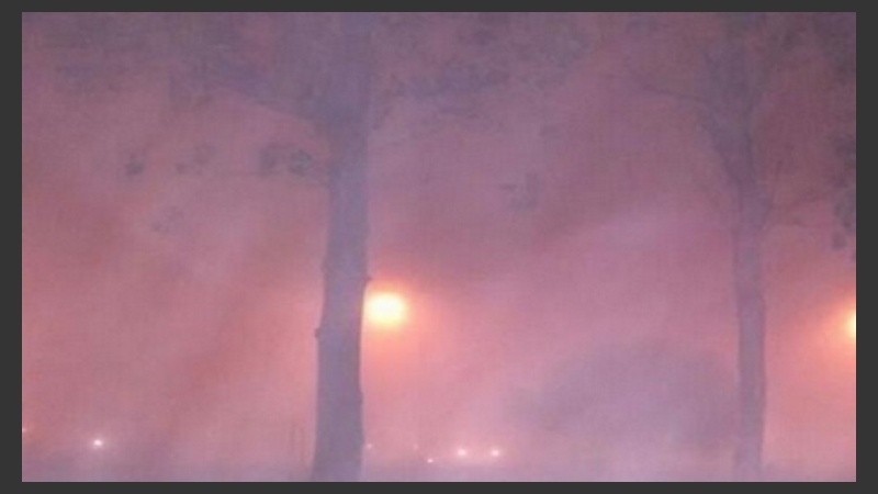 Oyentes de Radio 2 mandaron su foto camino al trabajo. Difícil manejar con tanta niebla. 