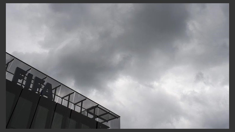 Nubarrones sobre la sede de FIFA en Suiza.