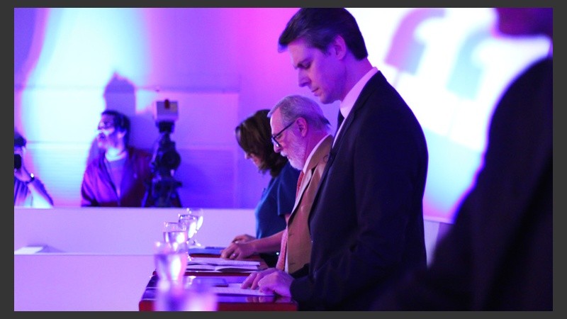 Concentrados antes de iniciar un nuevo bloque.