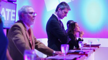 Los candidatos se hicieron presente en los estudios de Televisión Litoral.