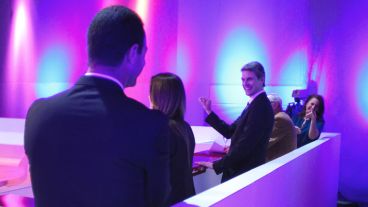 Chicanas entre los candidatos cuando las cámaras se apagaban.