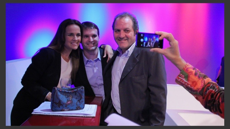 Una foto de Anita Martinez junto a su equipo.