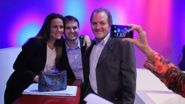 Una foto de Anita Martinez junto a su equipo.