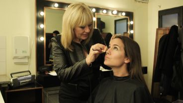 Antes del debate, Anita, al igual que casi todos los candidatos, pasó por maquillaje.