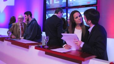 En el corte, los asesores se acercaban a los candidatos.