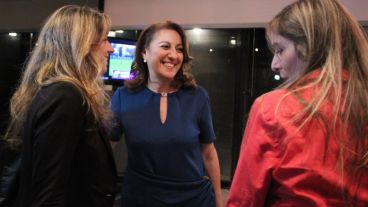 La llegada de la actual intendenta, Mónica Fein, a los estudios de Canal 3 este domingo por la noche.