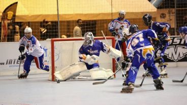 El hockey sobre patines, un deporte con mucho vértigo y acción.