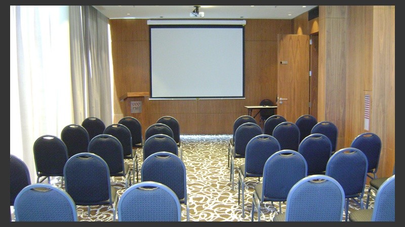 Una de las salas de conferencias.