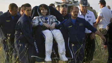 La tripulación que volvió: el ruso Antón Shkaplerov,  la italiana Samantha Cristoforetti y el estadounidense Terry Virts.
