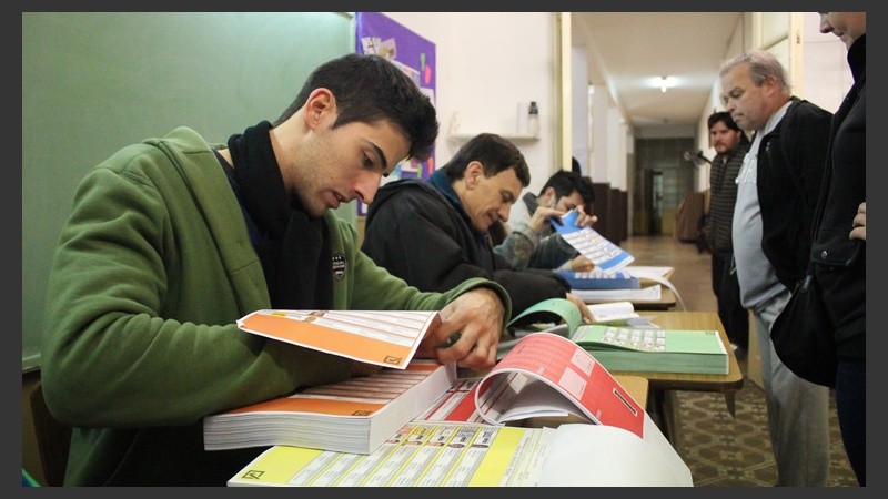 En algunas escuelas faltaron fiscales.