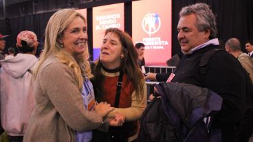 María Eugenia Schmuck no puede ocultar su alegría.