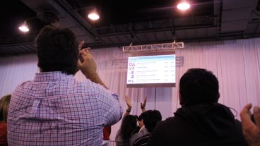 Una pantalla gigante iba siguiendo los resultados minuto a minuto.