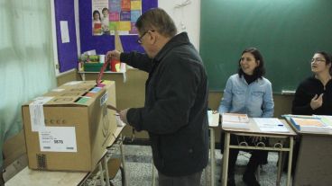 “La diferencia es muy cerrada y hace que tengamos un escenario absolutamente abierto”, sostuvo Roy López Molina, del PRO.