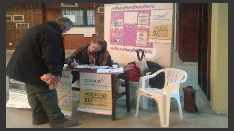Los voluntarios trabajaron durante toda la jornada en los locales electorales.