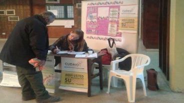 Los voluntarios trabajaron durante toda la jornada en los locales electorales.