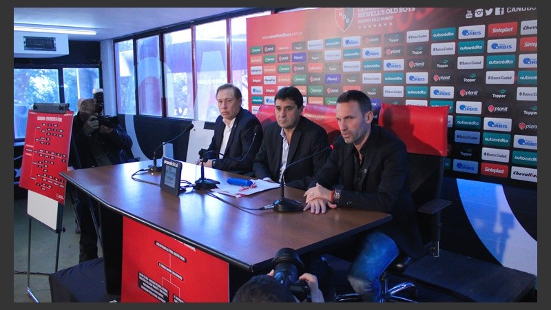Lucas Bernardi fue presentado en conferencia de prensa este martes en el Coloso del Parque.
