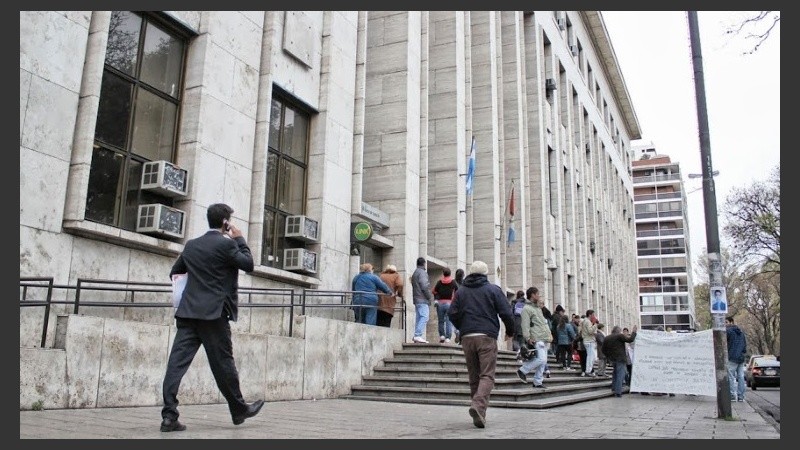 La fiscal que investiga el caso habló con los periodistas en Tribunales.