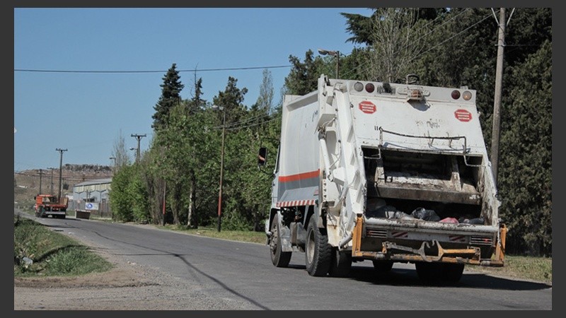 El hombre se encontraba en uno de estos camiones cuando sucedió el accidente.