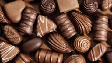 Consumir 100 gr de chocolate al día puede ser el remedio más “dulce” pare prevenir la enfermedad cardiovascular.