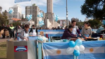 El programa "Cocineros Argentinos" transmitió desde el mástil mayor.