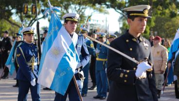 Hubo presencia de fuerzas nacionales en el izamiento de la Bandera.