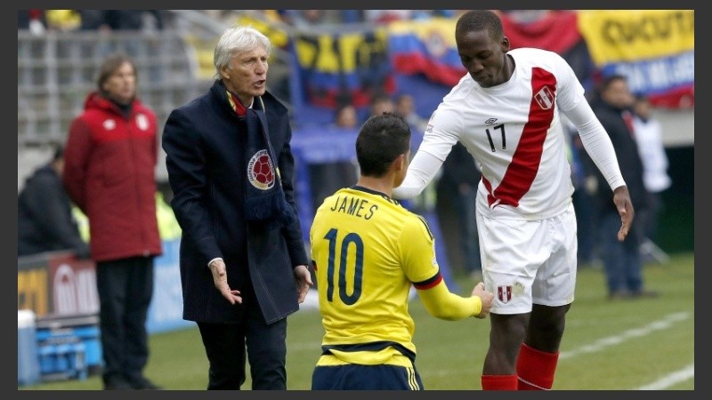 Castrillón se disculpa con James ante Pekerman.