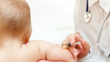 "Comenzará aplicarse a los niños de 15 meses una única dosis de la vacuna contra la varicela", dijo Uboldi.