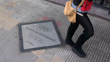 Se inauguró el Paseo de los Olímpicos, un homenaje a deportistas en avenida Pellegrini.