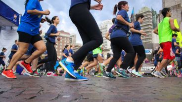 Una multitud corrió la maratón en sus diferentes categorías. (Alan Monzón/Rosario3.com)