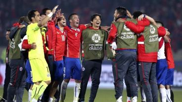 Los jugadores chilenos celebran su victoria.