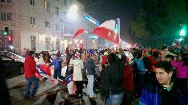 Las calles de Chile se tiñieron de rojo.
