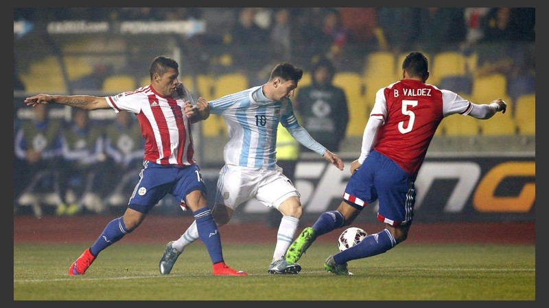 Lio Messi estuvo imparable a pesar de no poder convertir. (EFE)