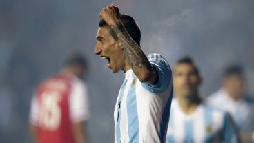 El rosarino Ángel Di María convirtió dos goles y los gritó con furia. (EFE)