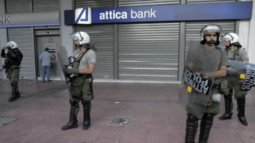 Tensión en Grecia a pocos días del referéndum que decidirá la vida política y económica de aquel país. (EFE)
