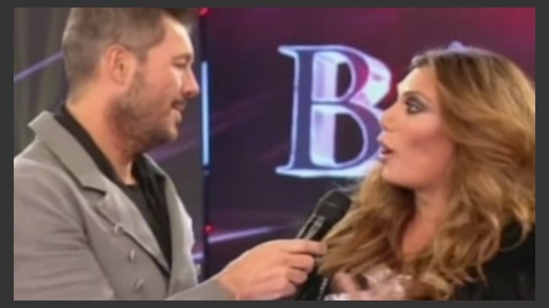 Tinelli y Flor de la V ríen al acordarse de las calzas de Xipolitakis. 