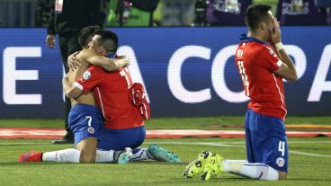 No lo pueden creer. Chile ganó su primera Copa América. (EFE)