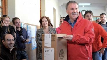 Schiaretti al votar. Se supo ganador desde el comienzo.