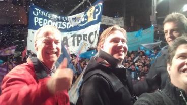 Schiaretti junto a su compañero Llaryora y a Sergio Massa.