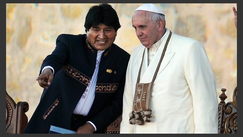 El Papa fue recibido por Evo Morales.